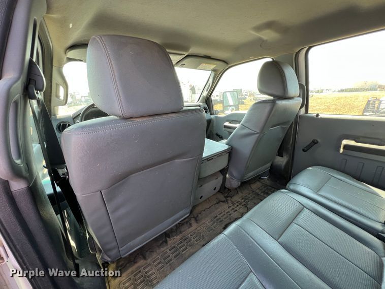 image for item KF9907 2015 Ford F350 Super Duty  Crew Cab flatbed pickup truck