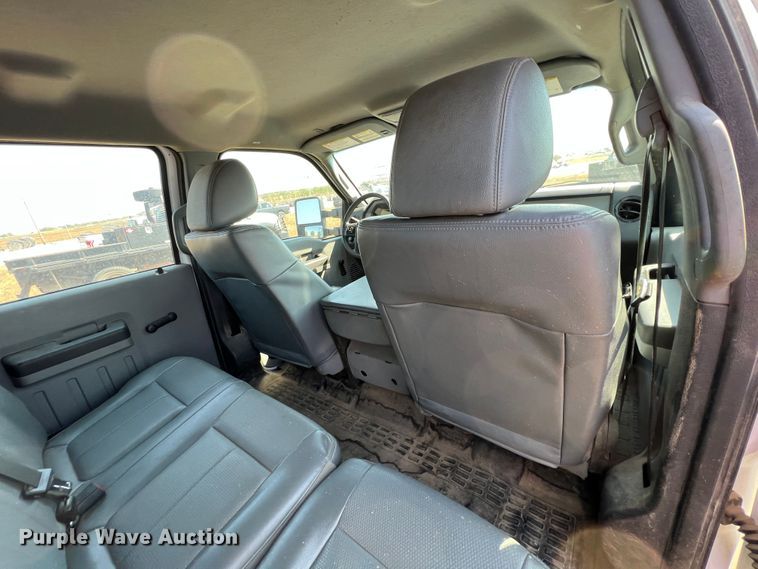 image for item KF9907 2015 Ford F350 Super Duty  Crew Cab flatbed pickup truck