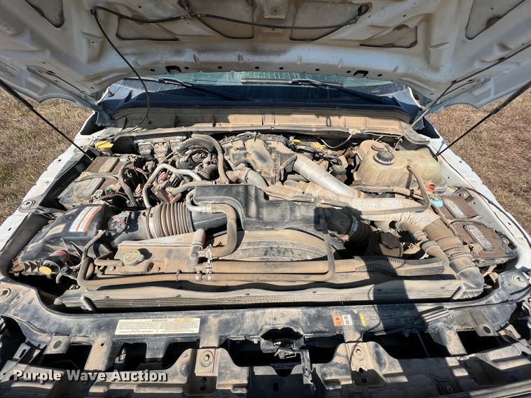 image for item KF9907 2015 Ford F350 Super Duty  Crew Cab flatbed pickup truck