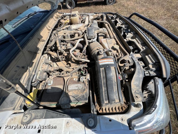 image for item KF9907 2015 Ford F350 Super Duty  Crew Cab flatbed pickup truck