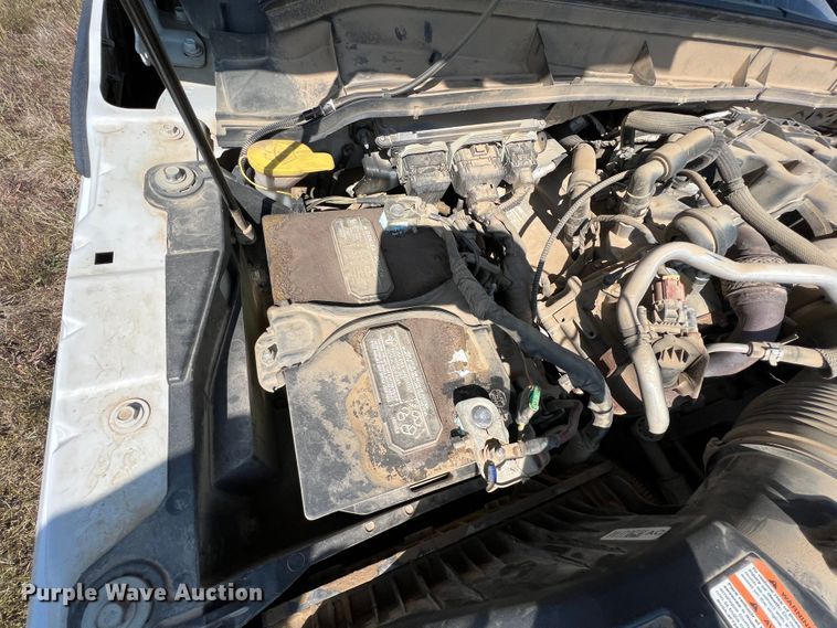 image for item KF9907 2015 Ford F350 Super Duty  Crew Cab flatbed pickup truck