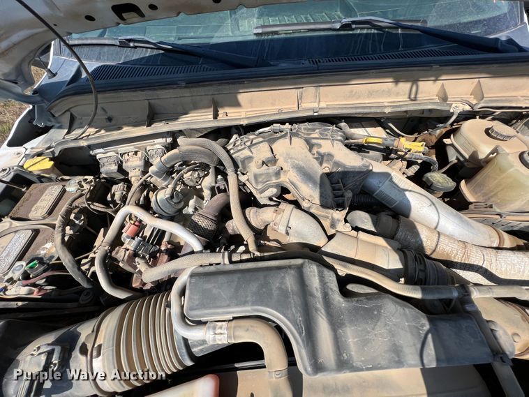 image for item KF9907 2015 Ford F350 Super Duty  Crew Cab flatbed pickup truck