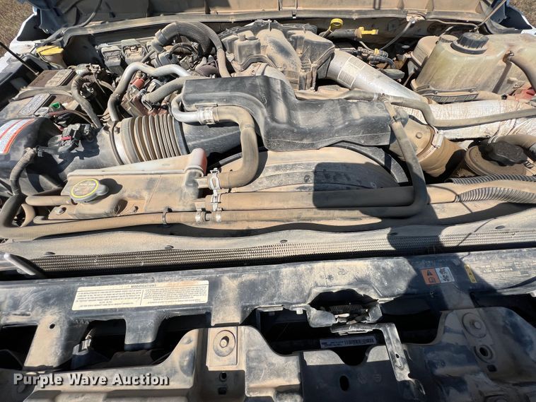 image for item KF9907 2015 Ford F350 Super Duty  Crew Cab flatbed pickup truck