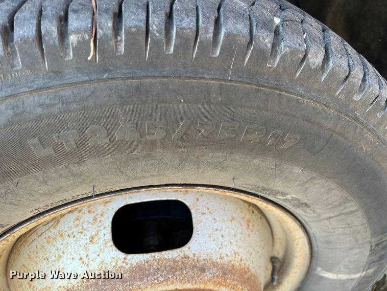 image for item KF9907 2015 Ford F350 Super Duty  Crew Cab flatbed pickup truck