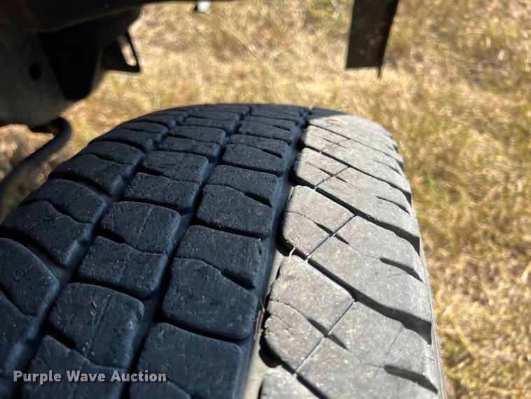 image for item KF9907 2015 Ford F350 Super Duty  Crew Cab flatbed pickup truck