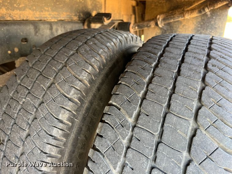 image for item KF9907 2015 Ford F350 Super Duty  Crew Cab flatbed pickup truck