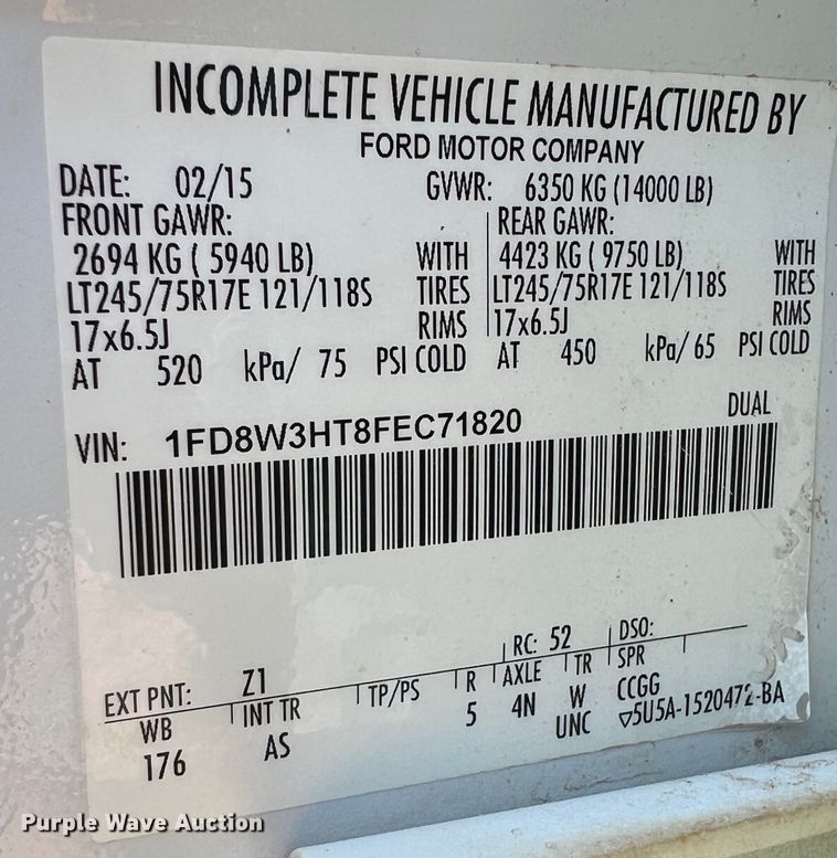 image for item KF9907 2015 Ford F350 Super Duty  Crew Cab flatbed pickup truck