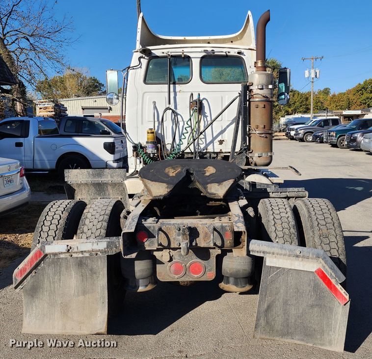 image for item KH9172 2009 Sterling A9500  semi truck