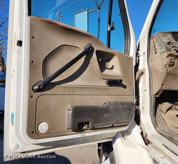 image for item KH9172 2009 Sterling A9500  semi truck