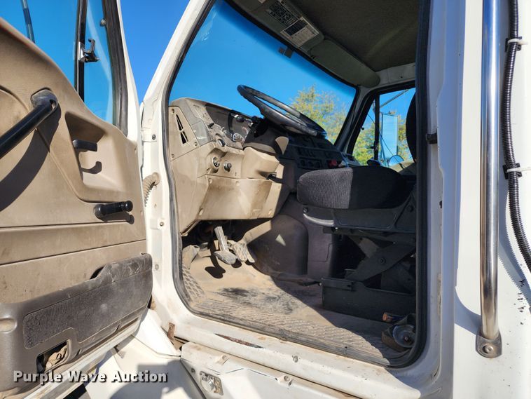 image for item KH9172 2009 Sterling A9500  semi truck