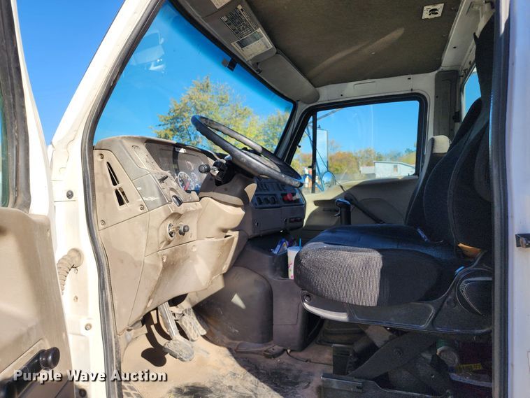 image for item KH9172 2009 Sterling A9500  semi truck