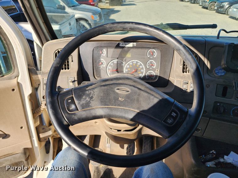 image for item KH9172 2009 Sterling A9500  semi truck