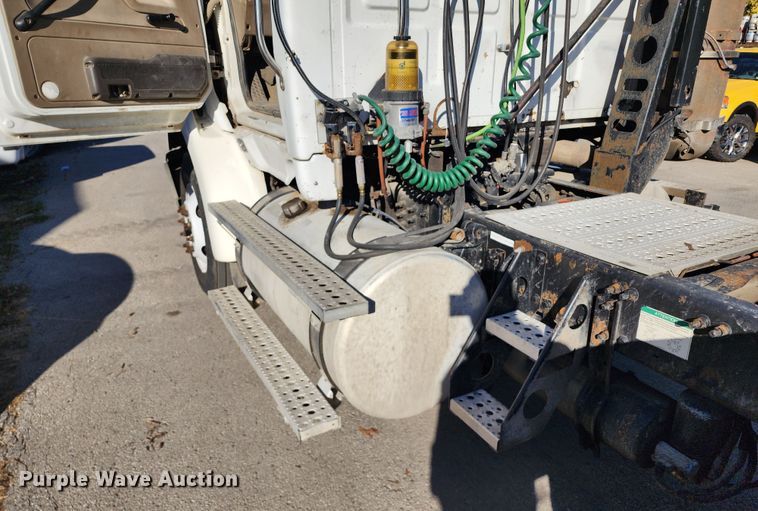 image for item KH9172 2009 Sterling A9500  semi truck