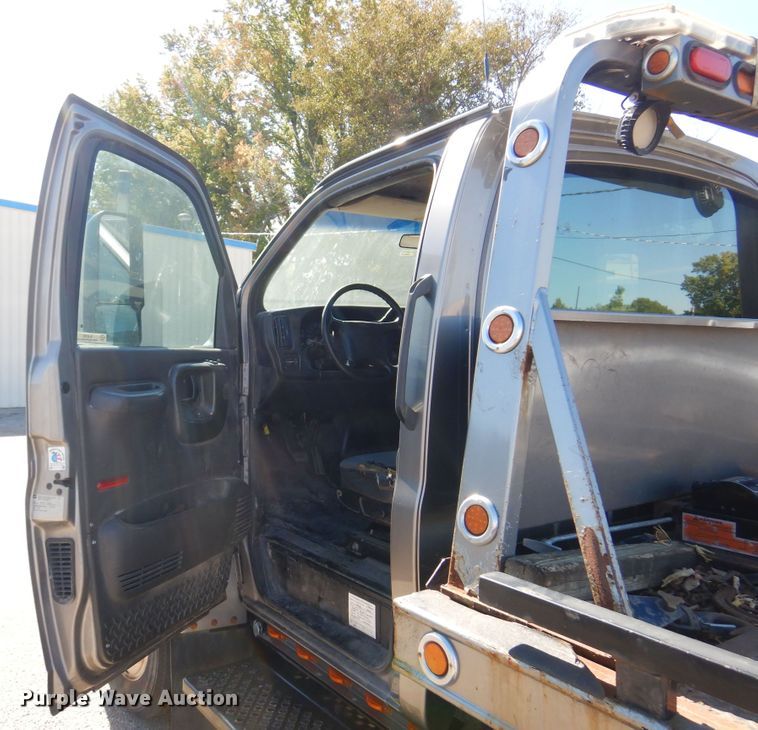 image for item KJ9163 2009 GMC C5500  rollback truck