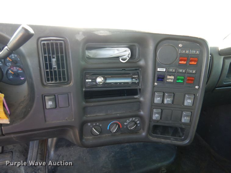 image for item KJ9163 2009 GMC C5500  rollback truck