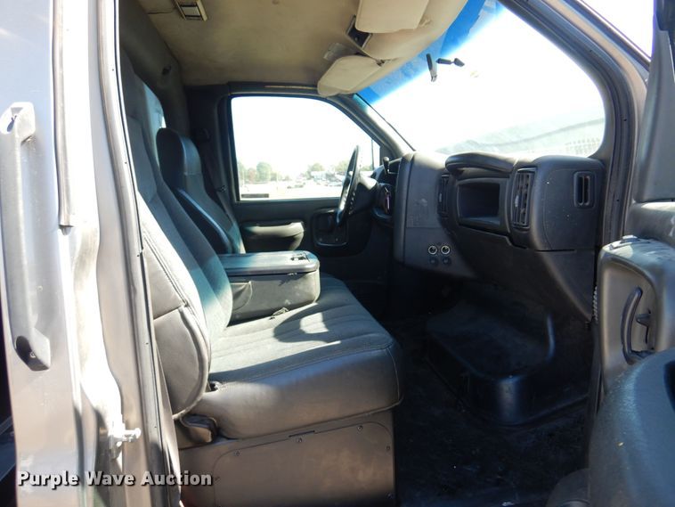 image for item KJ9163 2009 GMC C5500  rollback truck