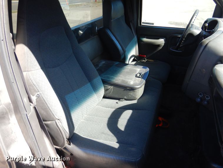 image for item KJ9163 2009 GMC C5500  rollback truck