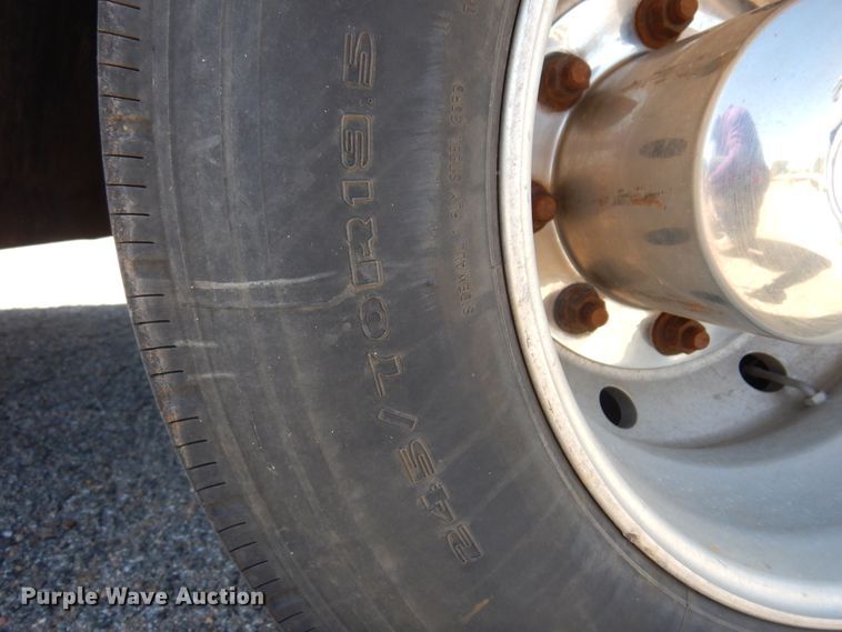 image for item KJ9163 2009 GMC C5500  rollback truck