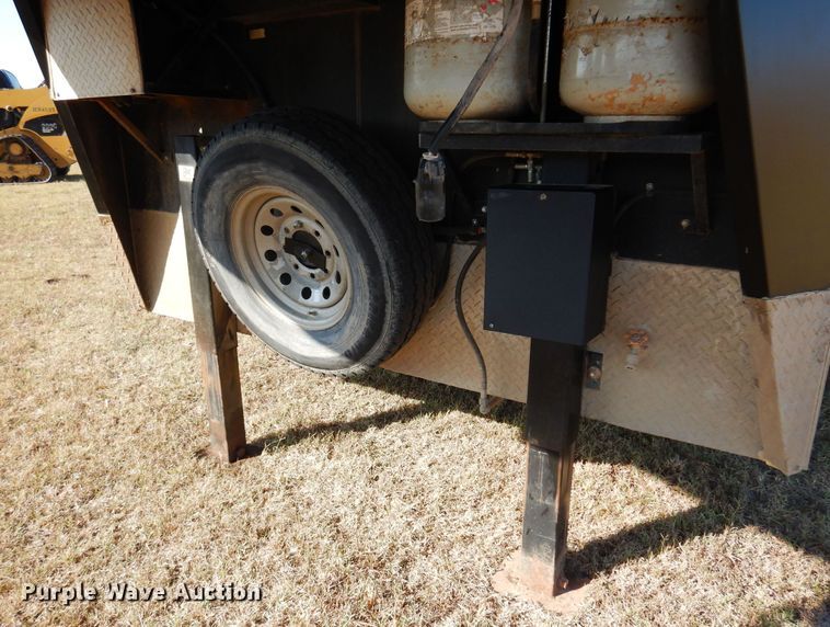 image for item KO9935 2013 Bison Coach 8314  livestock trailer