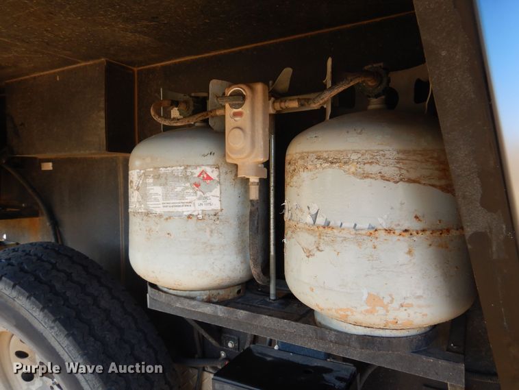 image for item KO9935 2013 Bison Coach 8314  livestock trailer