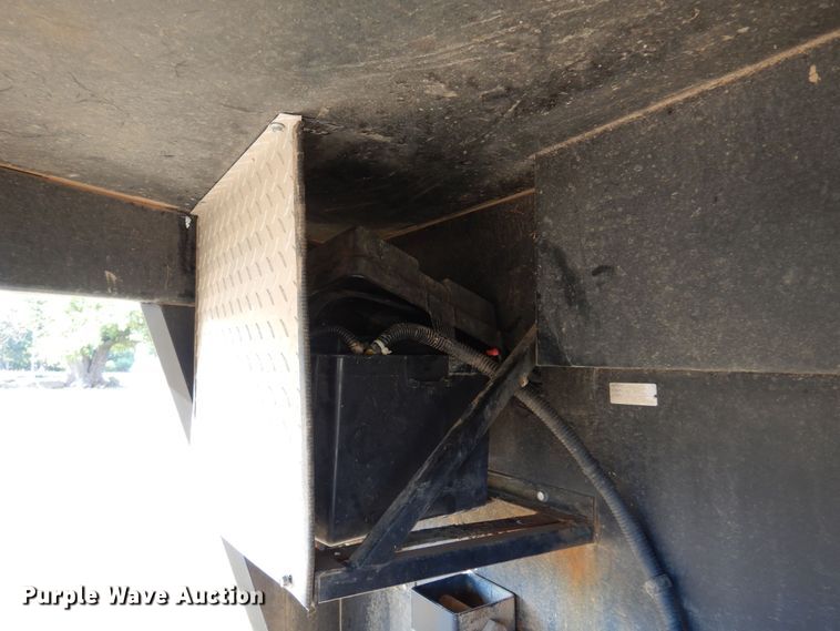 image for item KO9935 2013 Bison Coach 8314  livestock trailer