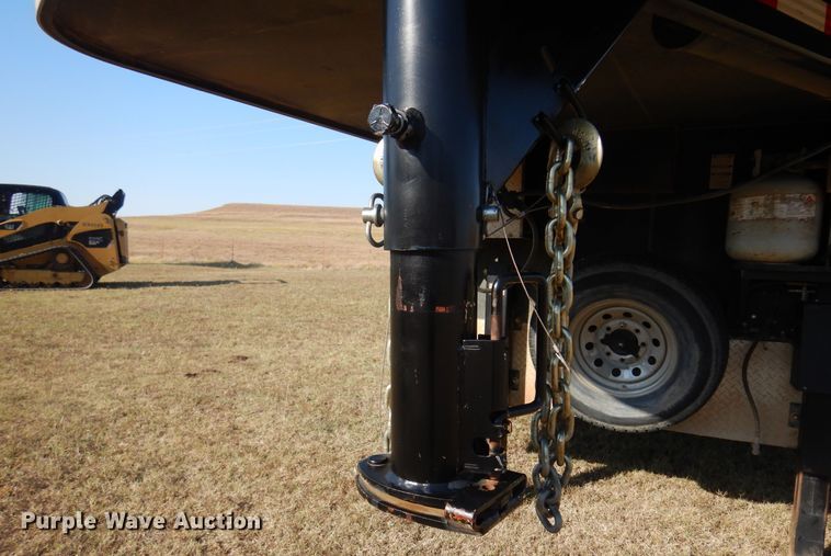 image for item KO9935 2013 Bison Coach 8314  livestock trailer