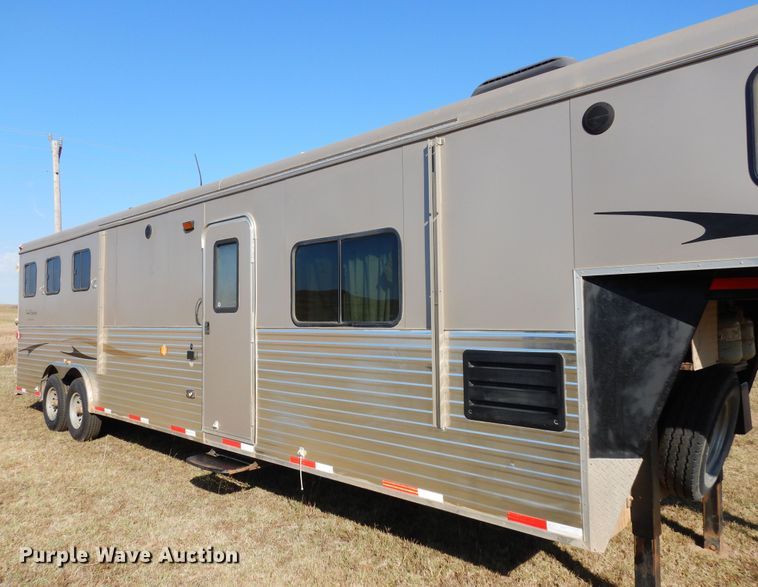image for item KO9935 2013 Bison Coach 8314  livestock trailer