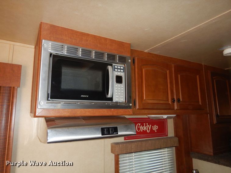 image for item KO9935 2013 Bison Coach 8314  livestock trailer