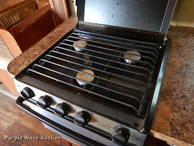 image for item KO9935 2013 Bison Coach 8314  livestock trailer