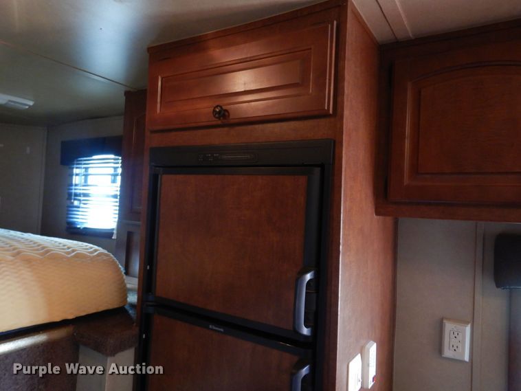 image for item KO9935 2013 Bison Coach 8314  livestock trailer