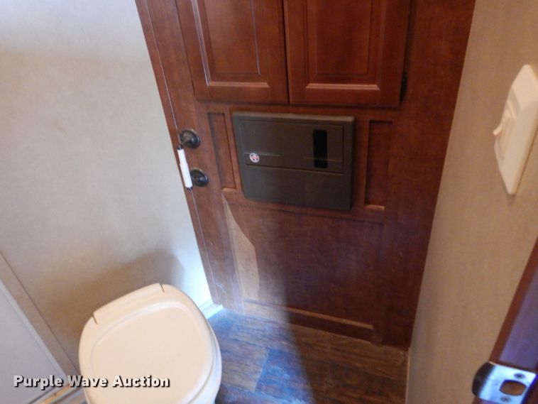 image for item KO9935 2013 Bison Coach 8314  livestock trailer