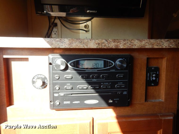 image for item KO9935 2013 Bison Coach 8314  livestock trailer