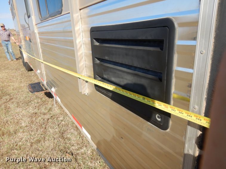 image for item KO9935 2013 Bison Coach 8314  livestock trailer