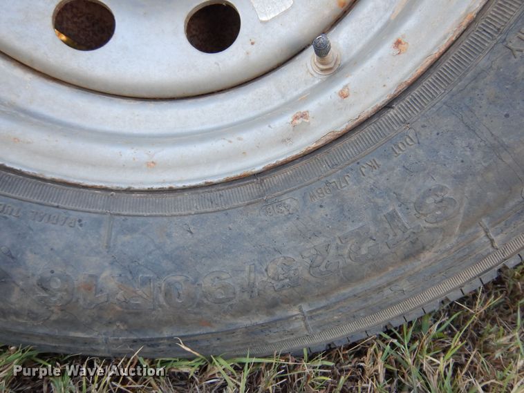 image for item KO9935 2013 Bison Coach 8314  livestock trailer