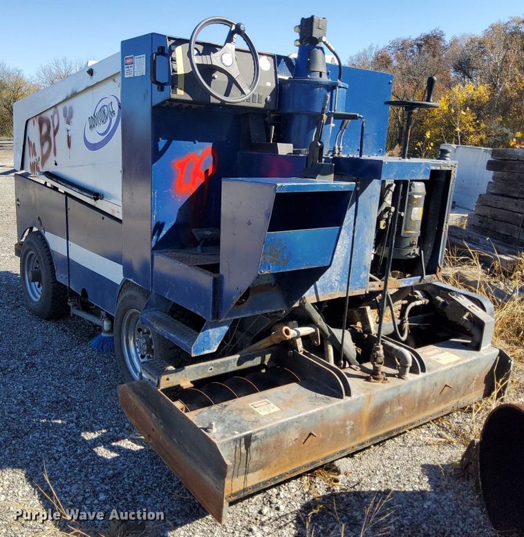 image for item KT9613 Zamboni 552  ice resurfacer