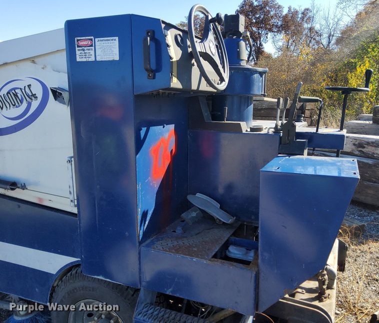 image for item KT9613 Zamboni 552  ice resurfacer