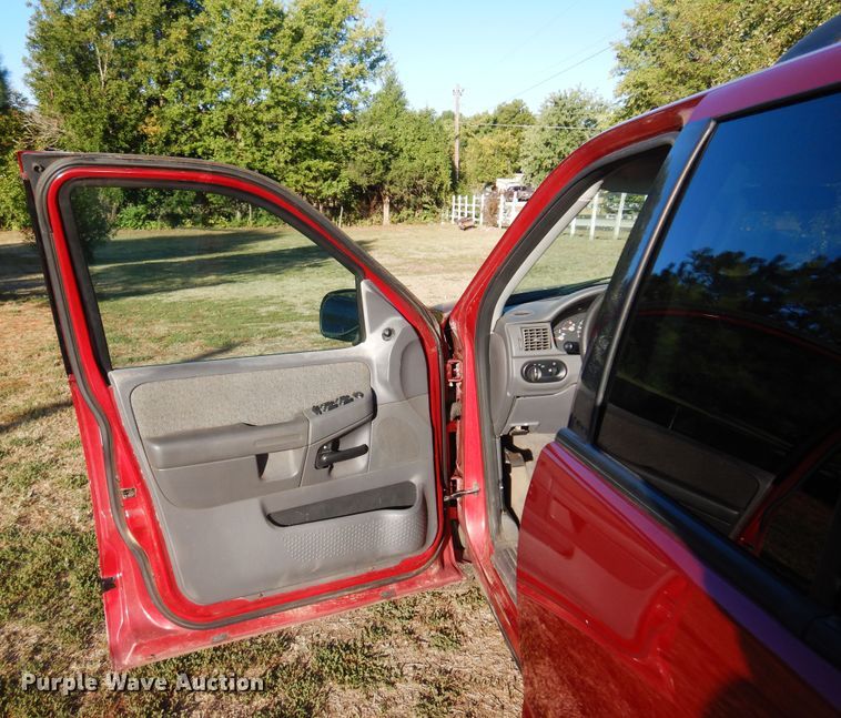 image for item KU9665 2004 Ford Explorer  SUV