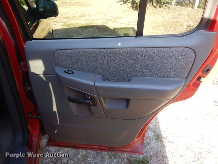 image for item KU9665 2004 Ford Explorer  SUV