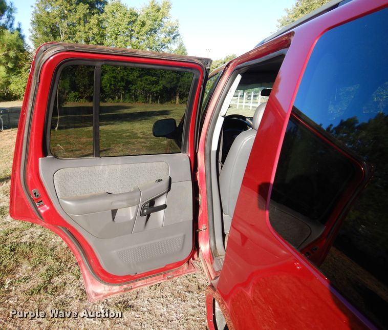 image for item KU9665 2004 Ford Explorer  SUV