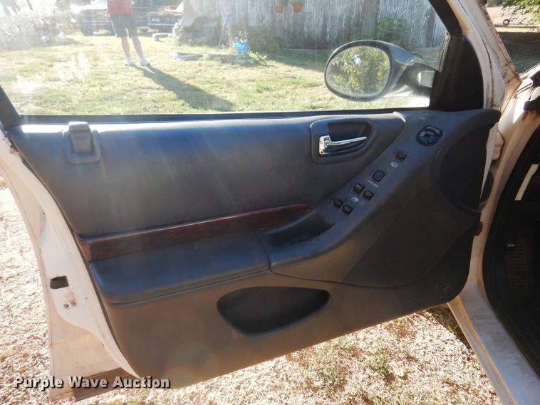 image for item KU9666 2000 Chrysler Cirrus