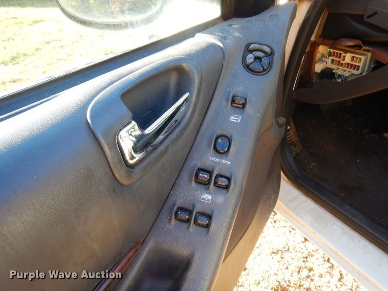 image for item KU9666 2000 Chrysler Cirrus