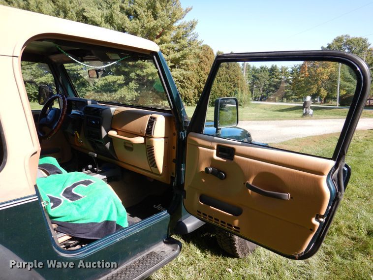 image for item KW9404 1997 Jeep Wrangler  SUV