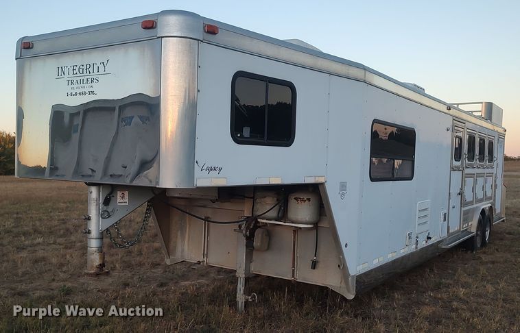 image for item LK9941 2004 Integrity  livestock trailer
