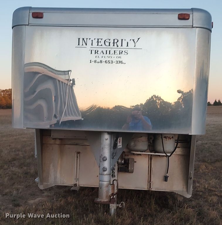 image for item LK9941 2004 Integrity  livestock trailer