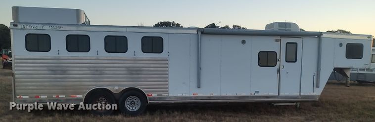 image for item LK9941 2004 Integrity  livestock trailer
