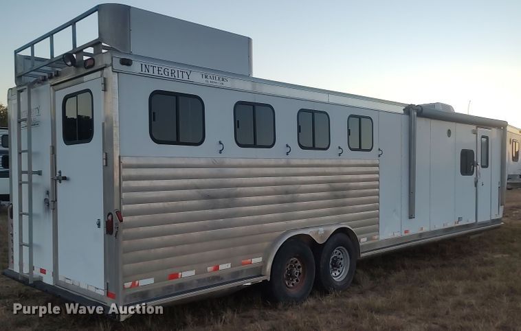 image for item LK9941 2004 Integrity  livestock trailer