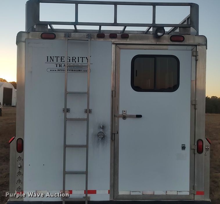 image for item LK9941 2004 Integrity  livestock trailer