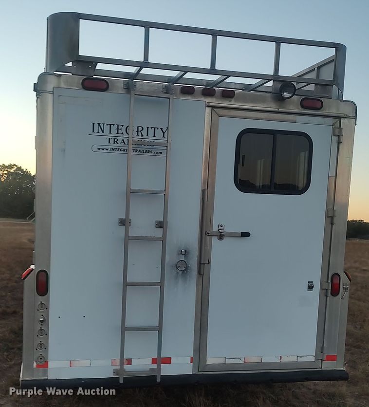 image for item LK9941 2004 Integrity  livestock trailer