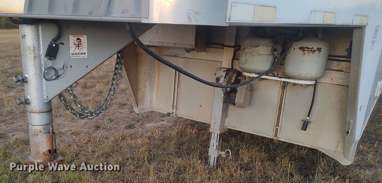 image for item LK9941 2004 Integrity  livestock trailer