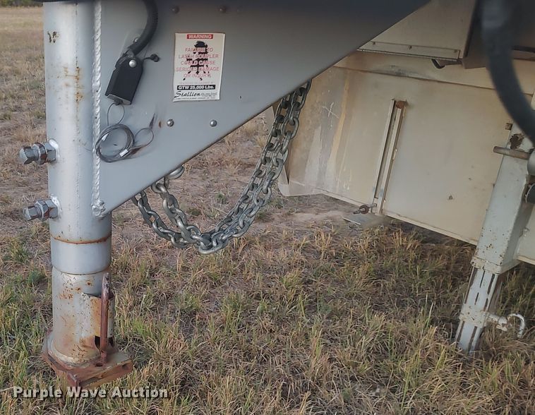 image for item LK9941 2004 Integrity  livestock trailer